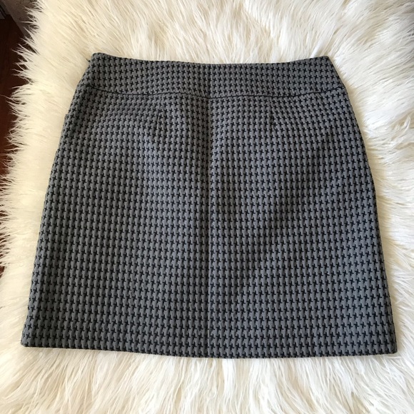 LOFT Dresses & Skirts - 🎈Loft gray skirt size 6p B24